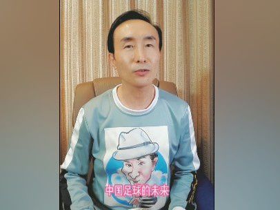 黎漾轻摇了下头，找到了自己的车，打开驾驶室坐上去。